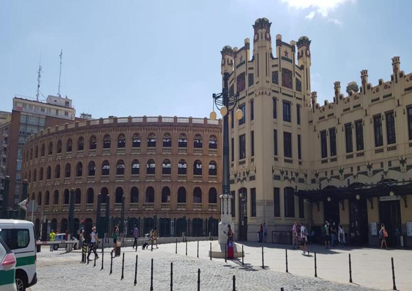 agvalenciatours.com plaza de toros y Estación del Norte